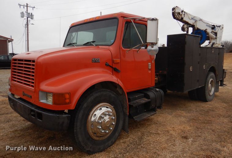 image for item IM9626 1994 International 4700  utility / service truck