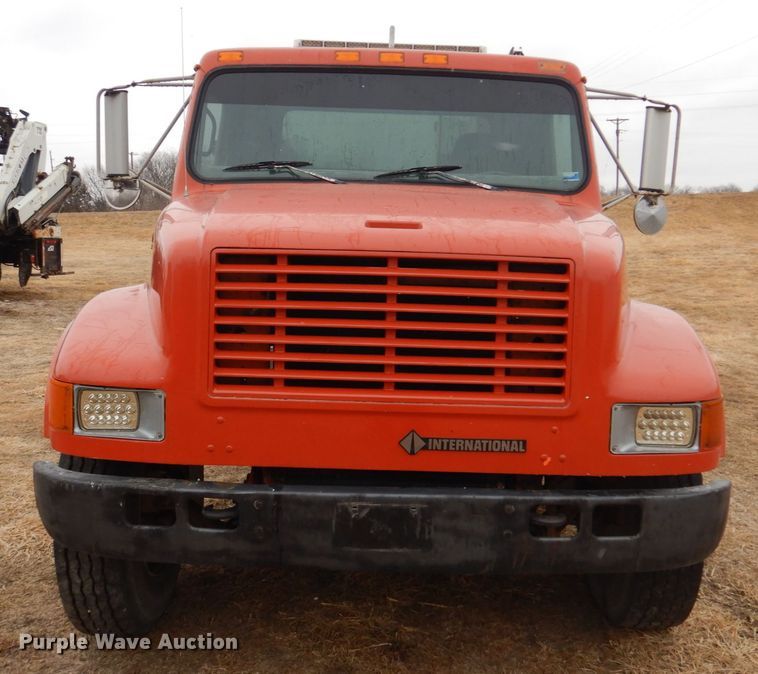 image for item IM9626 1994 International 4700  utility / service truck