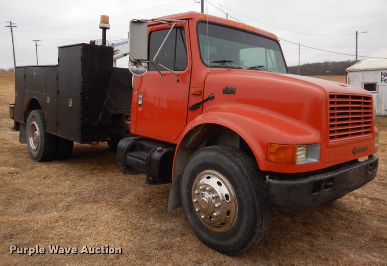 image for item IM9626 1994 International 4700  utility / service truck
