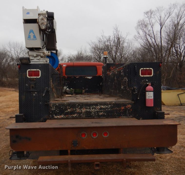 image for item IM9626 1994 International 4700  utility / service truck