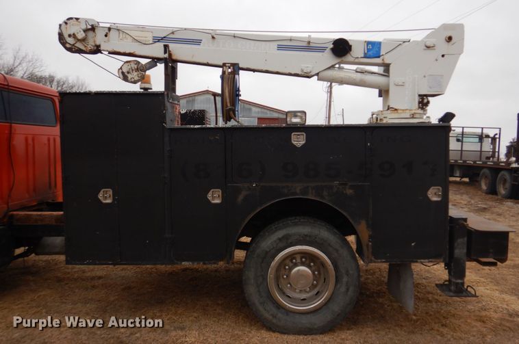 image for item IM9626 1994 International 4700  utility / service truck