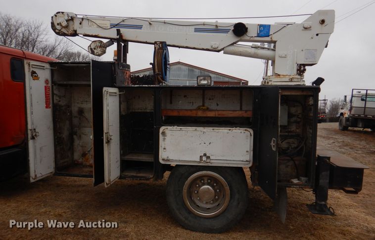 image for item IM9626 1994 International 4700  utility / service truck