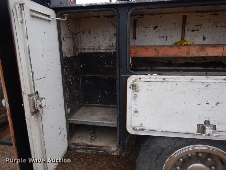 image for item IM9626 1994 International 4700  utility / service truck