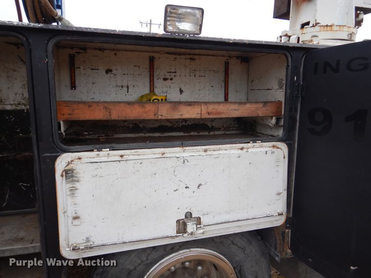 image for item IM9626 1994 International 4700  utility / service truck