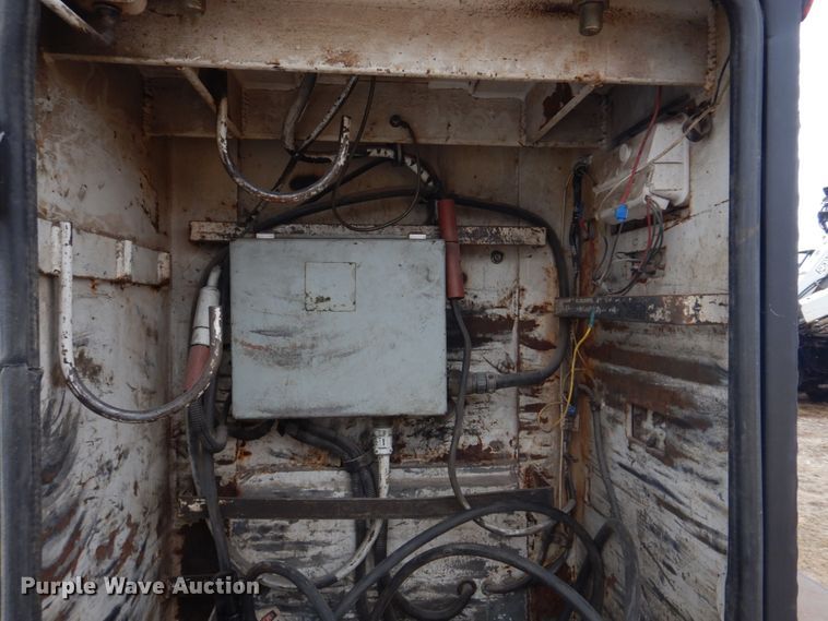 image for item IM9626 1994 International 4700  utility / service truck