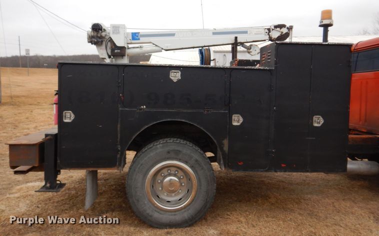 image for item IM9626 1994 International 4700  utility / service truck