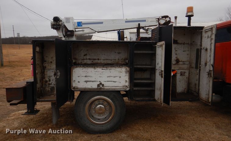 image for item IM9626 1994 International 4700  utility / service truck