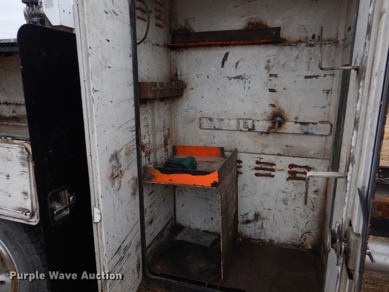 image for item IM9626 1994 International 4700  utility / service truck