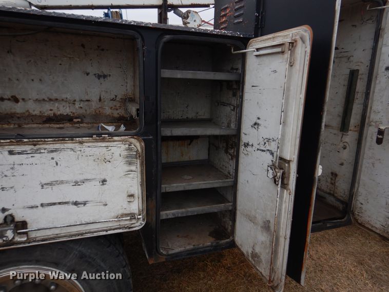 image for item IM9626 1994 International 4700  utility / service truck