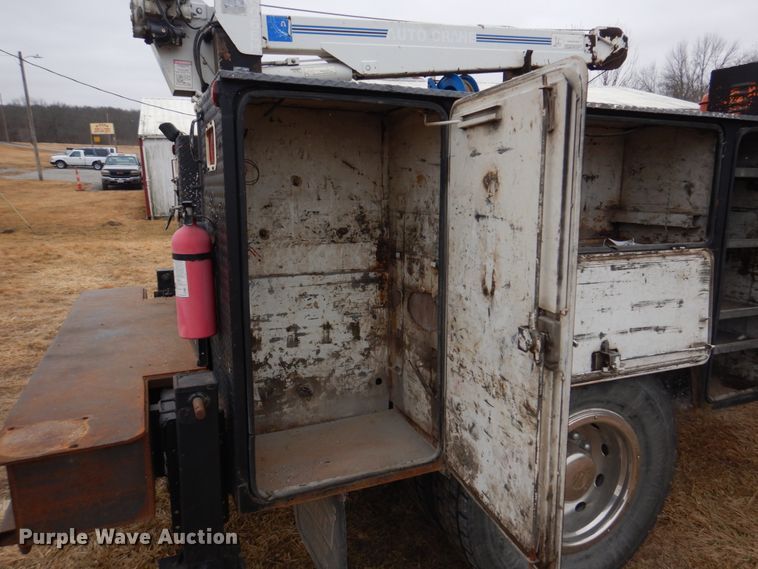 image for item IM9626 1994 International 4700  utility / service truck