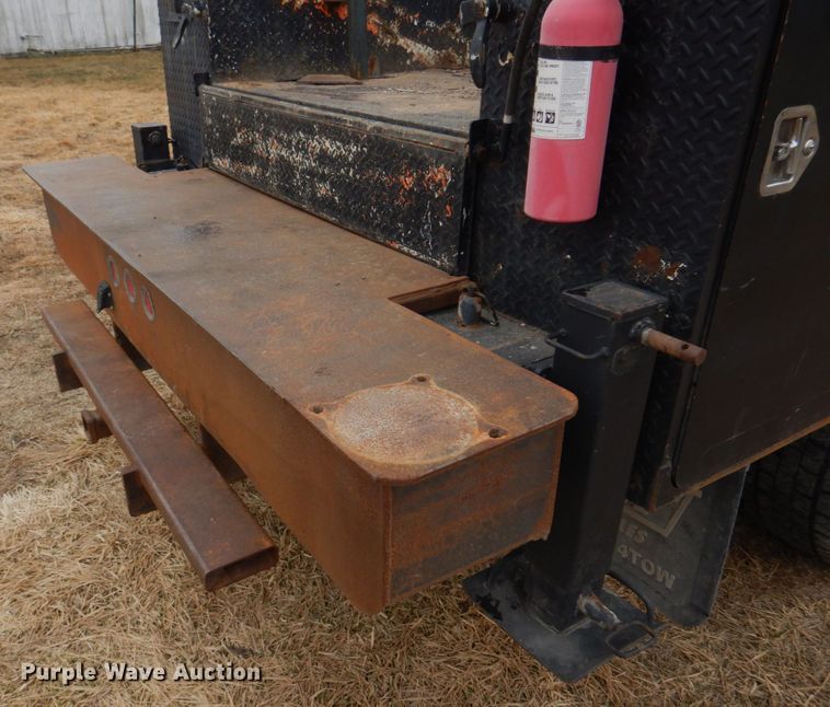 image for item IM9626 1994 International 4700  utility / service truck