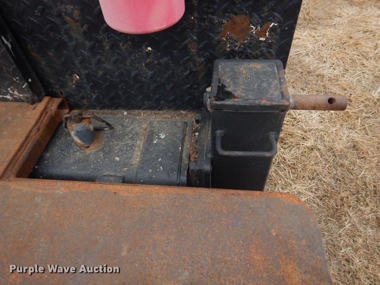 image for item IM9626 1994 International 4700  utility / service truck