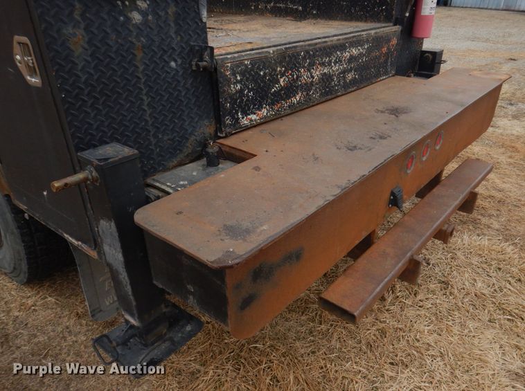 image for item IM9626 1994 International 4700  utility / service truck