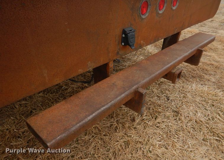 image for item IM9626 1994 International 4700  utility / service truck