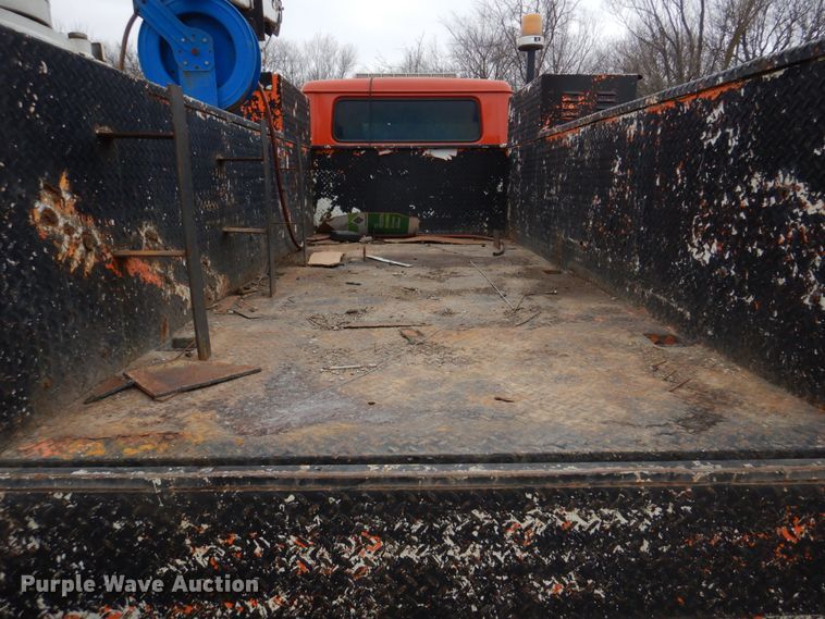 image for item IM9626 1994 International 4700  utility / service truck