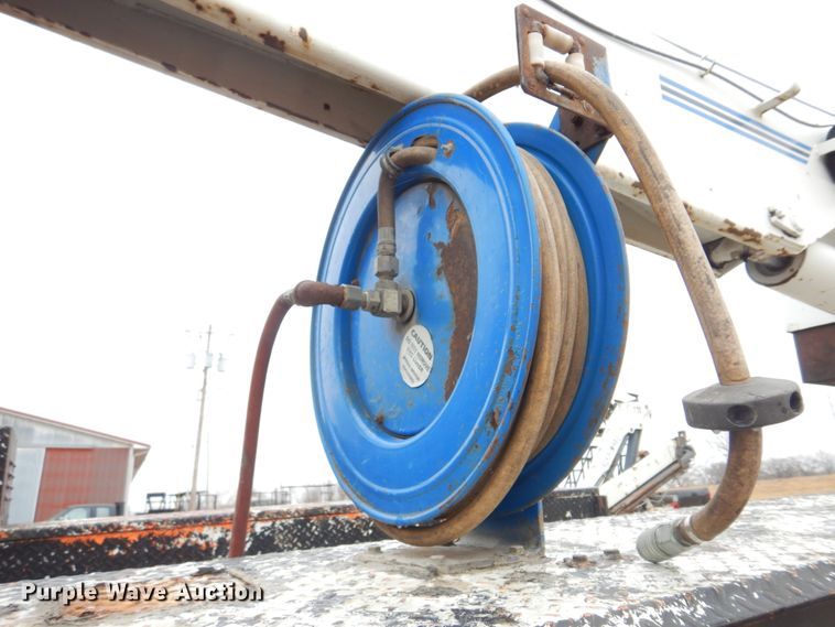 image for item IM9626 1994 International 4700  utility / service truck