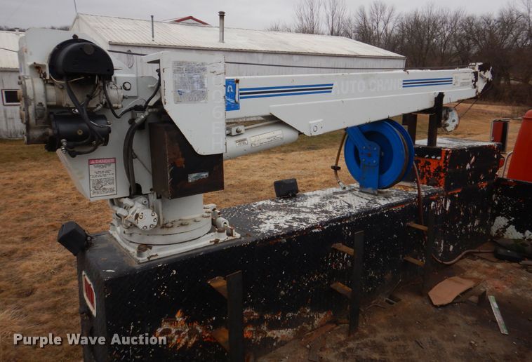 image for item IM9626 1994 International 4700  utility / service truck