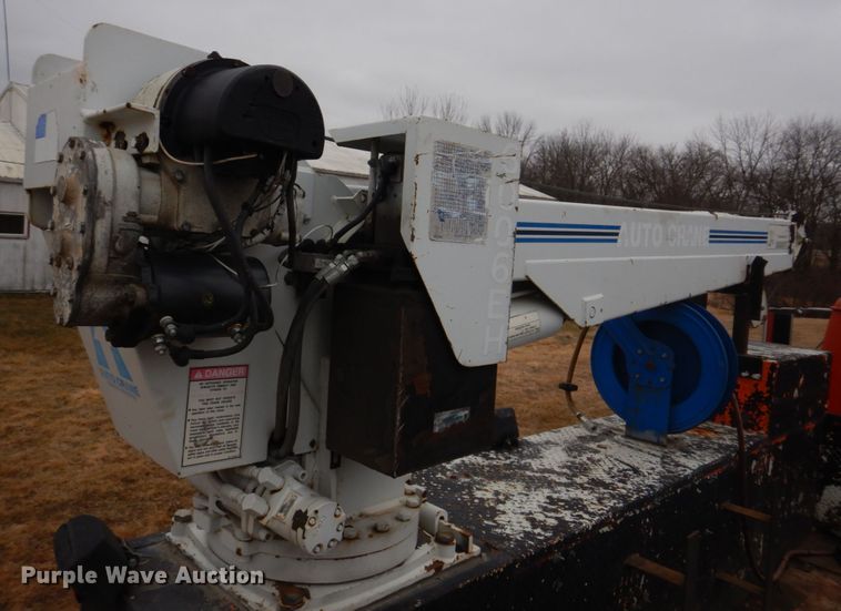 image for item IM9626 1994 International 4700  utility / service truck