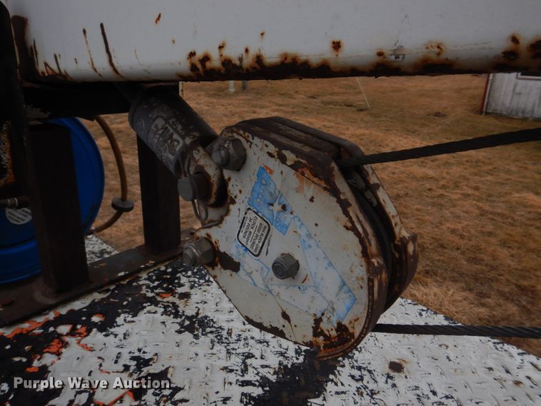 image for item IM9626 1994 International 4700  utility / service truck