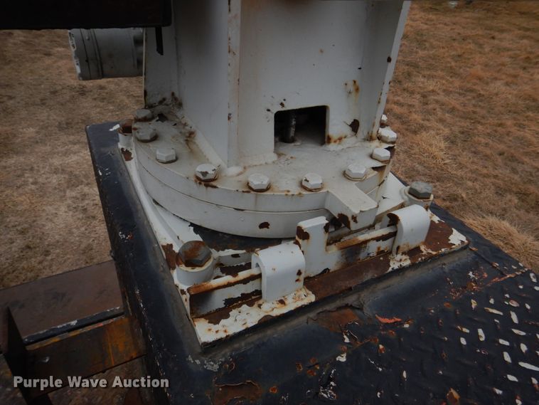 image for item IM9626 1994 International 4700  utility / service truck