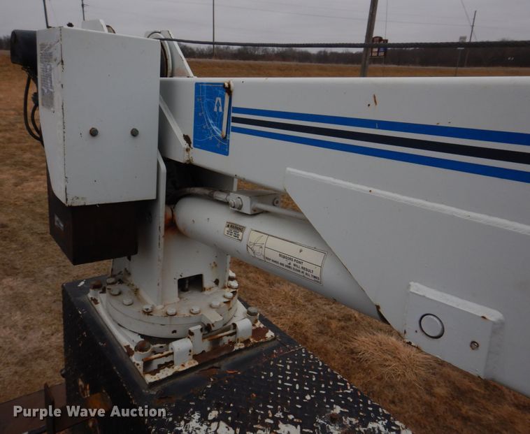 image for item IM9626 1994 International 4700  utility / service truck