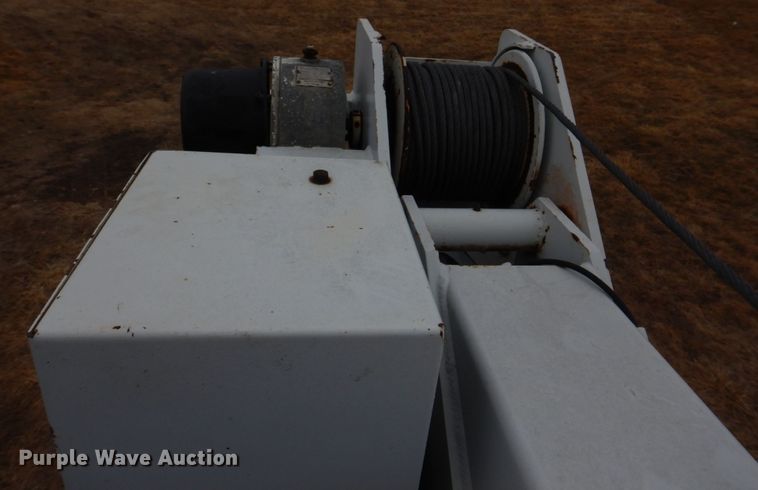 image for item IM9626 1994 International 4700  utility / service truck