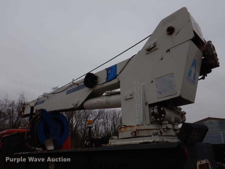 image for item IM9626 1994 International 4700  utility / service truck