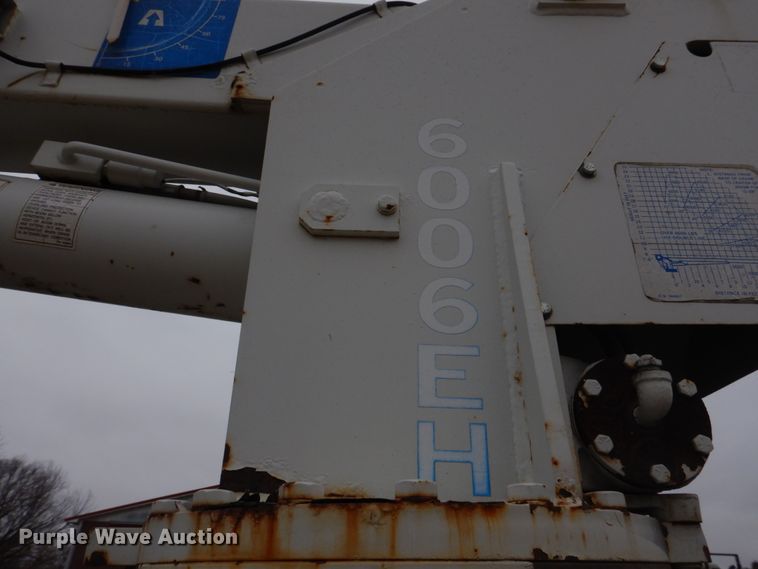 image for item IM9626 1994 International 4700  utility / service truck