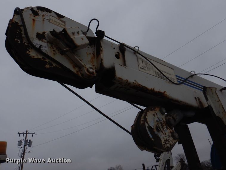 image for item IM9626 1994 International 4700  utility / service truck