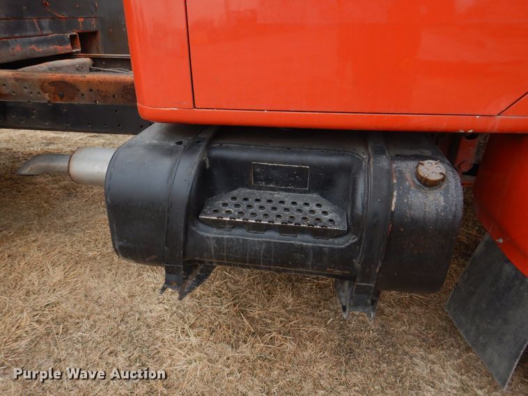 image for item IM9626 1994 International 4700  utility / service truck