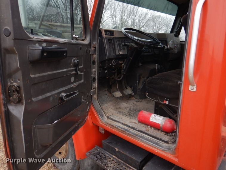 image for item IM9626 1994 International 4700  utility / service truck