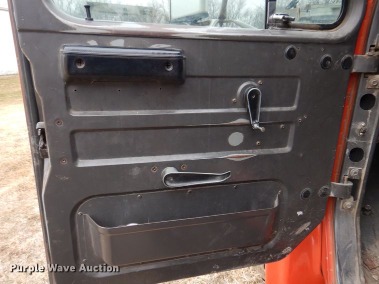 image for item IM9626 1994 International 4700  utility / service truck