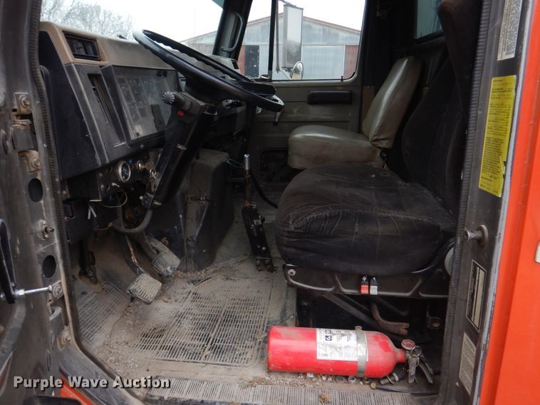 image for item IM9626 1994 International 4700  utility / service truck