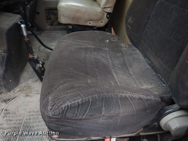 image for item IM9626 1994 International 4700  utility / service truck