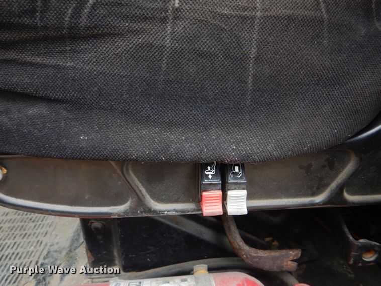 image for item IM9626 1994 International 4700  utility / service truck