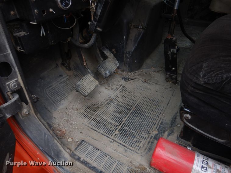 image for item IM9626 1994 International 4700  utility / service truck