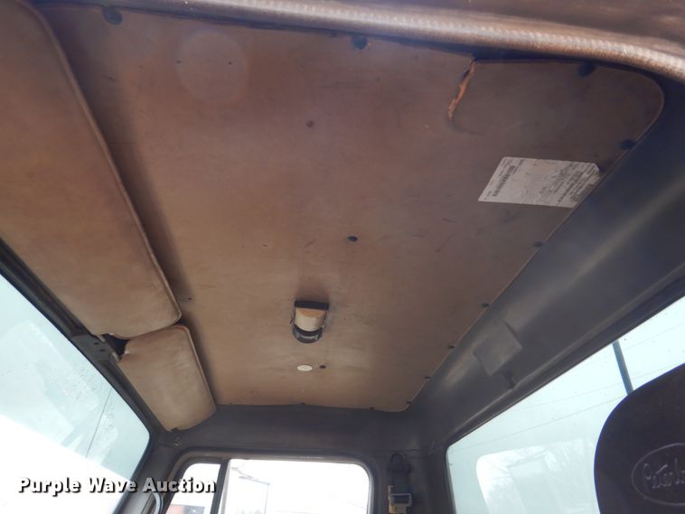 image for item IM9626 1994 International 4700  utility / service truck