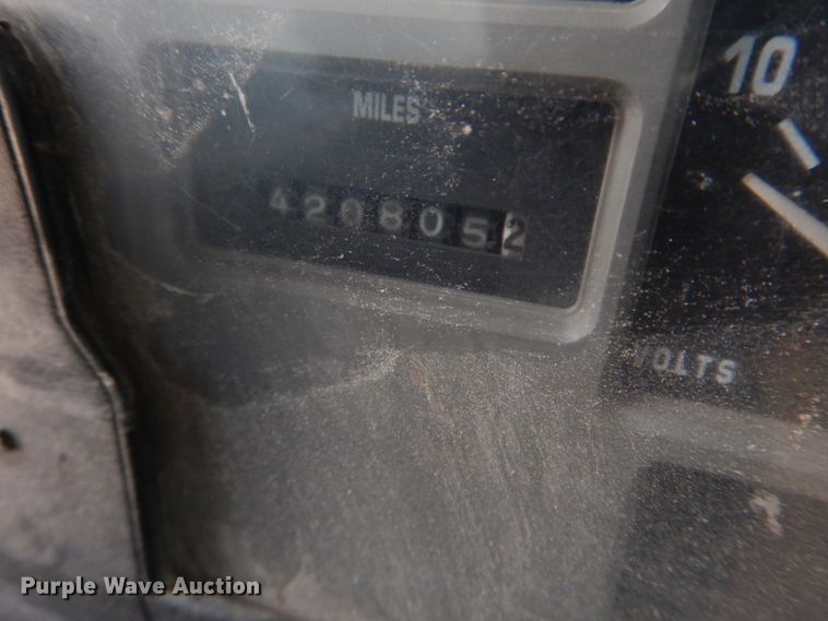 image for item IM9626 1994 International 4700  utility / service truck