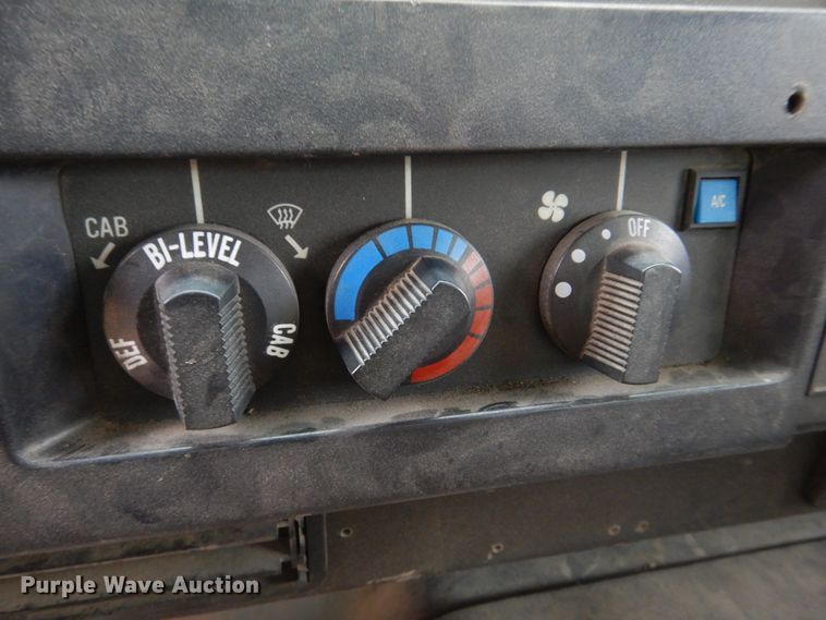 image for item IM9626 1994 International 4700  utility / service truck