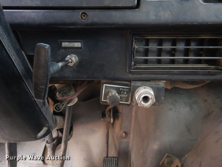 image for item IM9626 1994 International 4700  utility / service truck