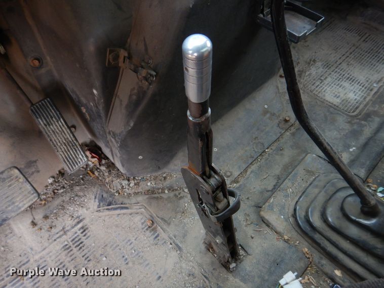 image for item IM9626 1994 International 4700  utility / service truck