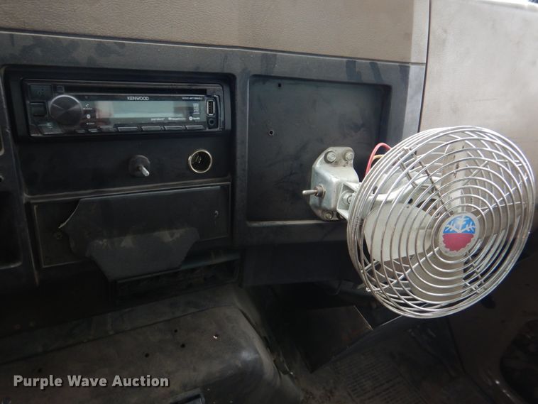 image for item IM9626 1994 International 4700  utility / service truck