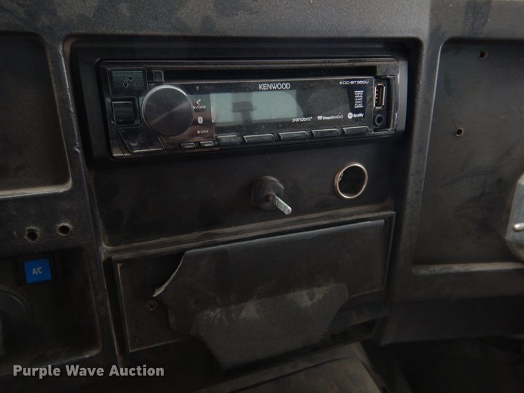 image for item IM9626 1994 International 4700  utility / service truck