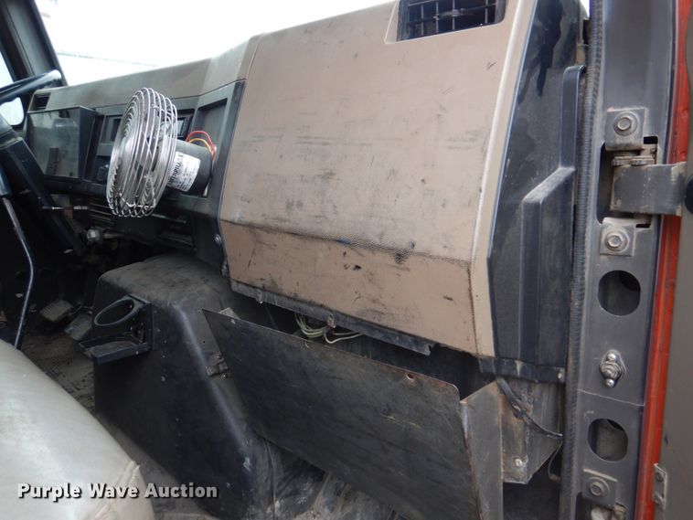 image for item IM9626 1994 International 4700  utility / service truck