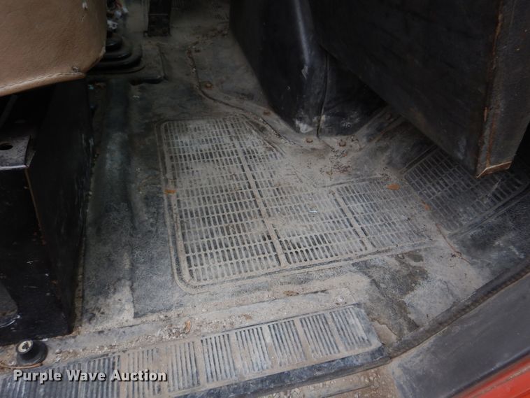 image for item IM9626 1994 International 4700  utility / service truck