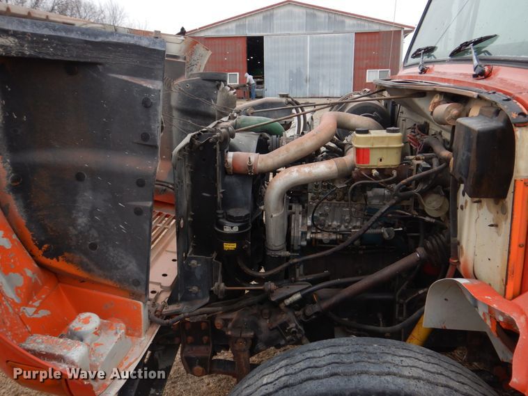 image for item IM9626 1994 International 4700  utility / service truck