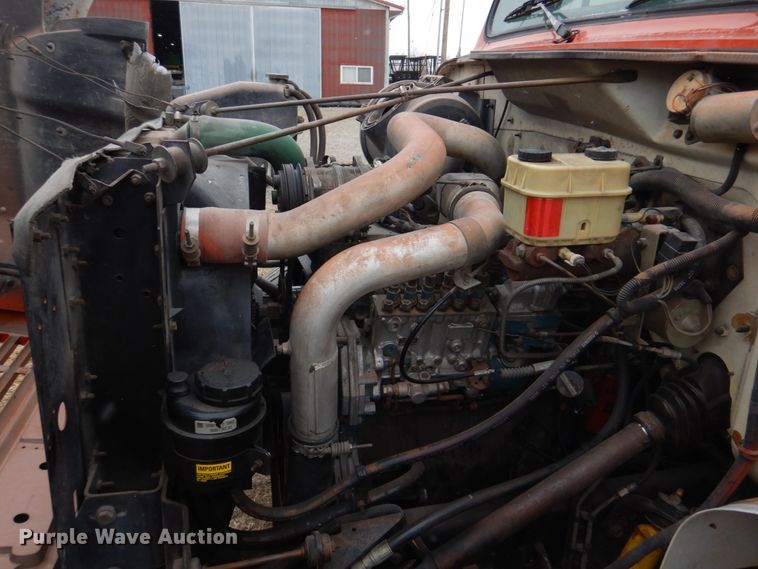 image for item IM9626 1994 International 4700  utility / service truck