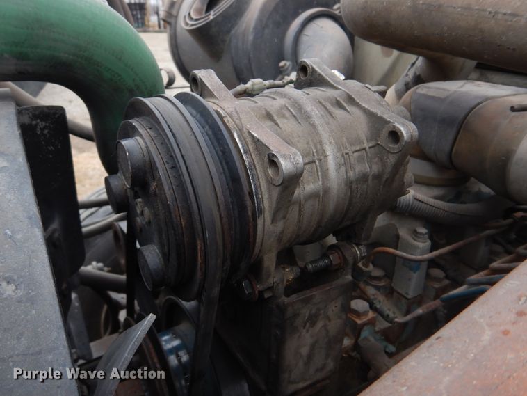 image for item IM9626 1994 International 4700  utility / service truck