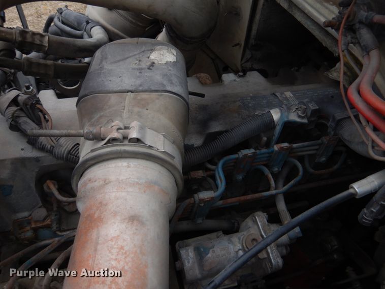 image for item IM9626 1994 International 4700  utility / service truck