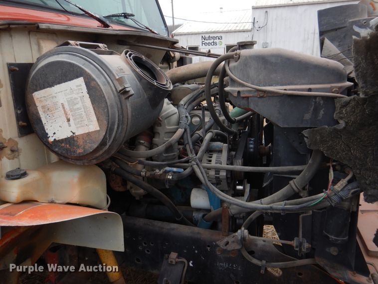 image for item IM9626 1994 International 4700  utility / service truck